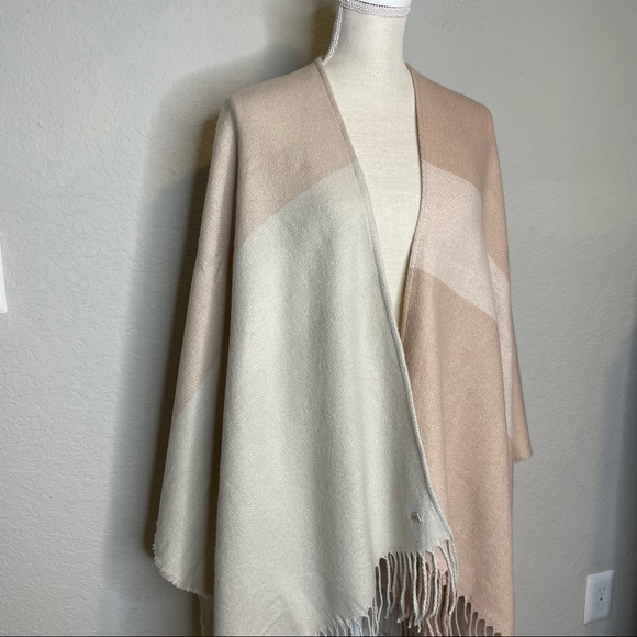 Soia & Kyo Blanket Scarf Poncho Wrap With Fringe One Size Neutraul Tones NWT - Picture 7 of 12